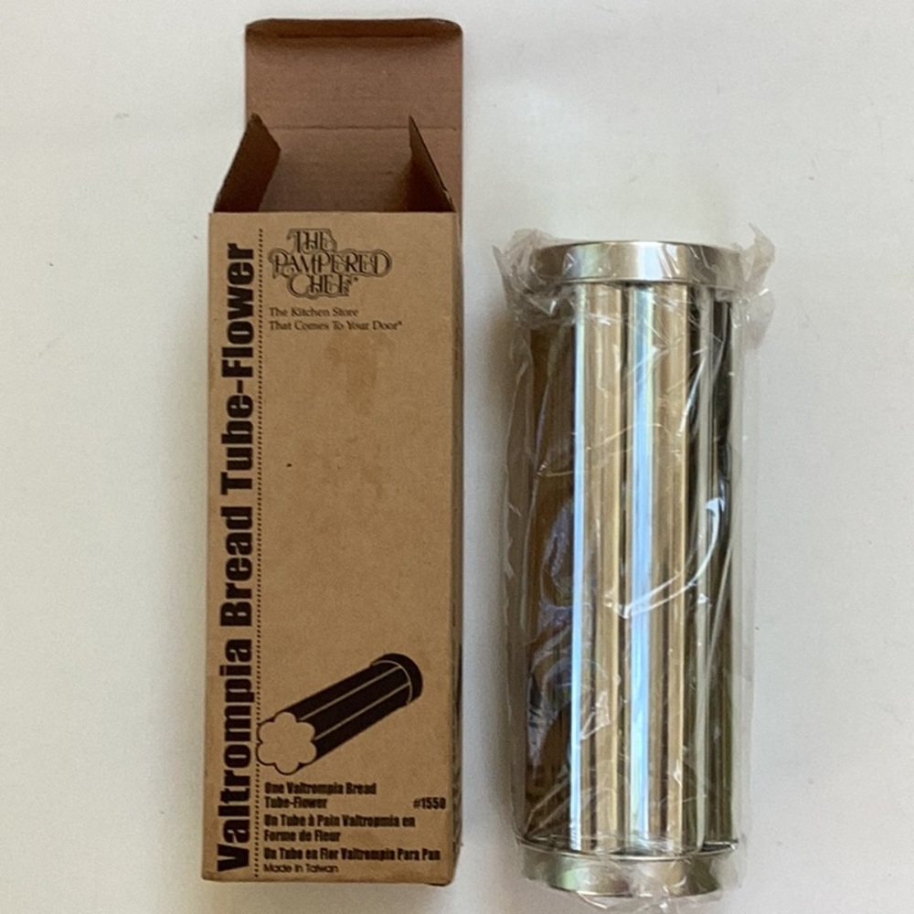 The Pampered Chef Flower Bread Tube NWT‎